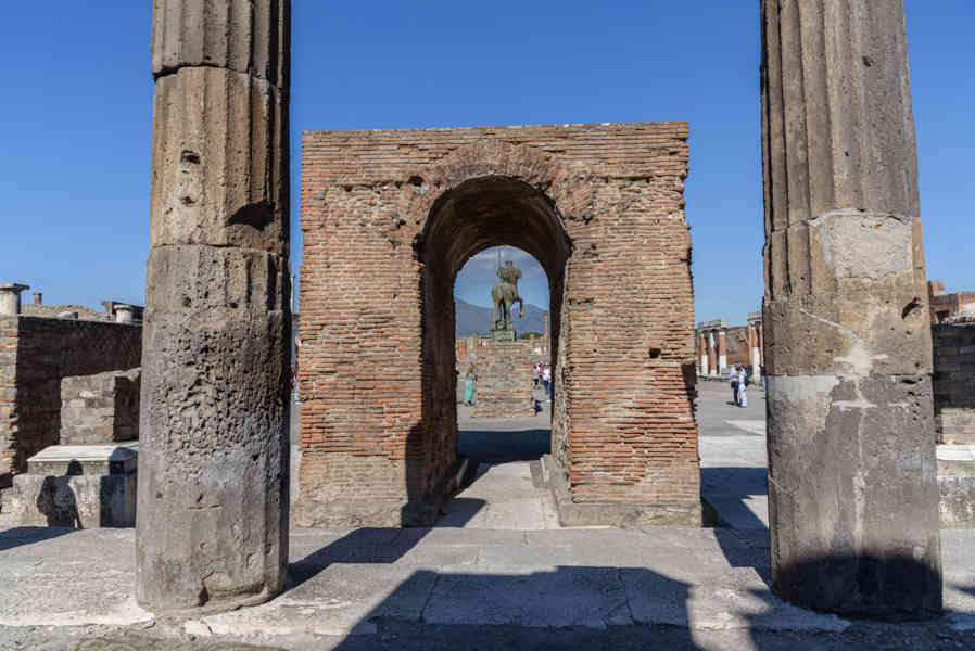 016 - Italia - Pompeya - parque arqueológico de Pompeya - Foro.jpg